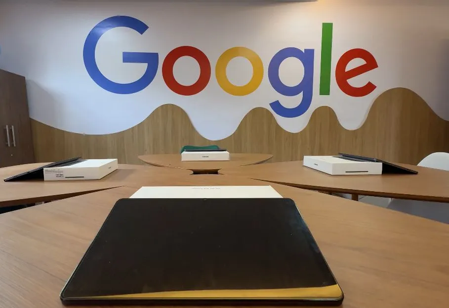 Limoeiro ganha Sala Google e leva tecnologia de ponta para estudantes da rede municipal