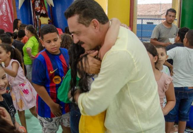 Caravana da Felicidade percorreu diversas escolas da rede municipal durante o mês de outubro em Limoeiro de Anadia